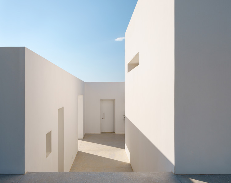 The Gaze House / REACT ARCHITECTS + Christophe Pingaud Architecture - More Images