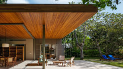 Casa dos Cajueiros / Terra Capobianco + Galeria Arquitetos