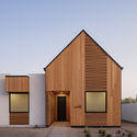 Pleats House / The Ranch Mine - Exterior Photography, Houses, Facade, Door