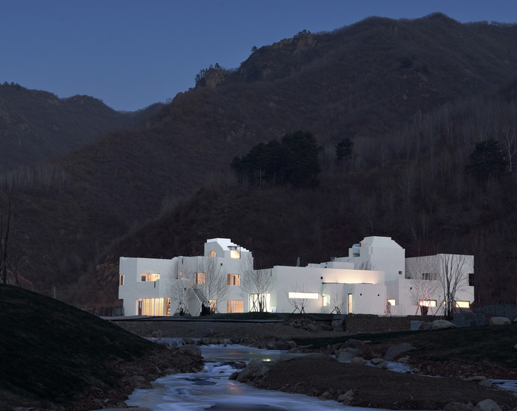 Rehe Valley Sky Yard / gad - More Images