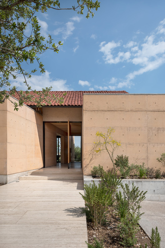 © LGM Studio - Luis Gallardo