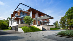 Nakhon Chai Si House  / Junsekino Architect and Design