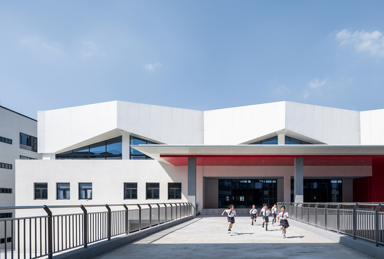 Shanghai United International School / Shixian Architects - Windows, Facade