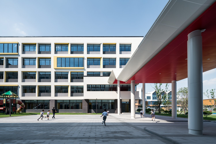 Shanghai United International School / Shixian Architects - Windows, Facade