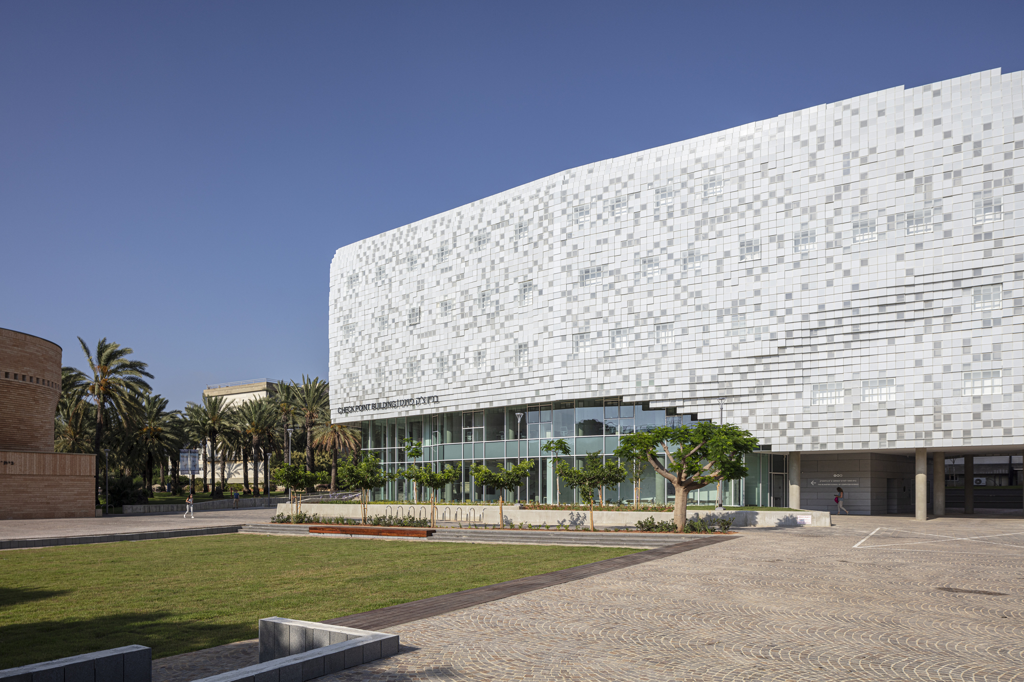 Gallery of The Check Point Building for the Faculty of Computer ...
