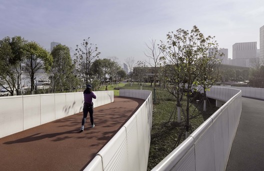 Pedestrian Bridge over Shanghai Taitong Ferry Station / Scenic Architecture Office - Image 14 of 36