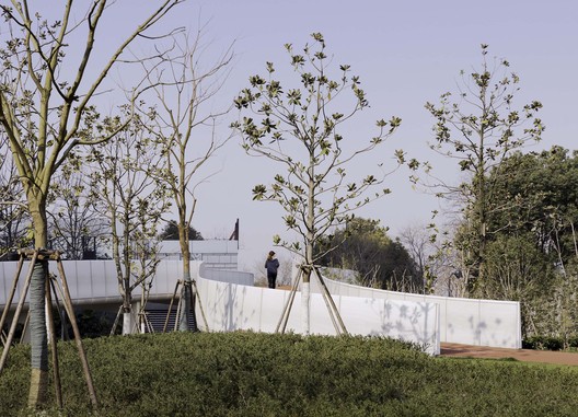 Pedestrian Bridge over Shanghai Taitong Ferry Station / Scenic Architecture Office - Image 5 of 36