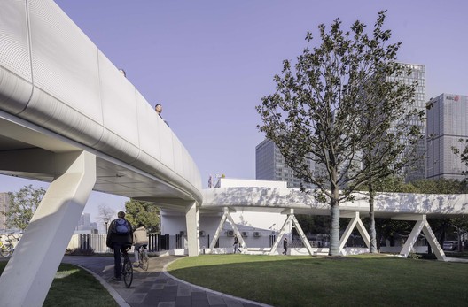 Pedestrian Bridge over Shanghai Taitong Ferry Station / Scenic Architecture Office - Image 18 of 36