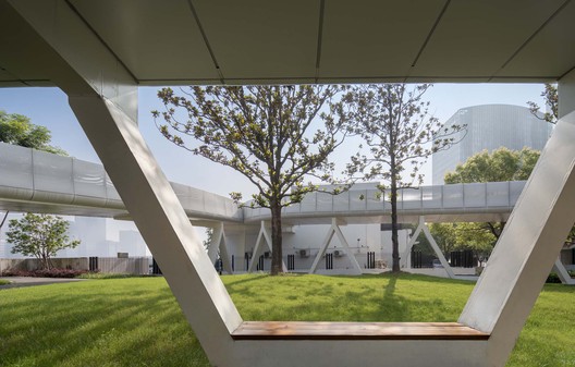 Pedestrian Bridge over Shanghai Taitong Ferry Station / Scenic Architecture Office - Image 21 of 36