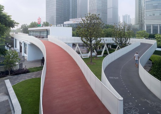 Pedestrian Bridge over Shanghai Taitong Ferry Station / Scenic Architecture Office - Image 12 of 36