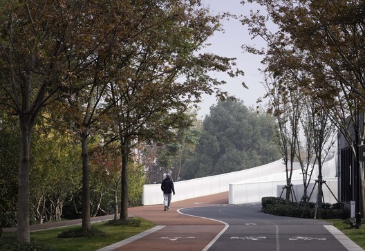 Pedestrian Bridge over Shanghai Taitong Ferry Station / Scenic Architecture Office - Image 11 of 36