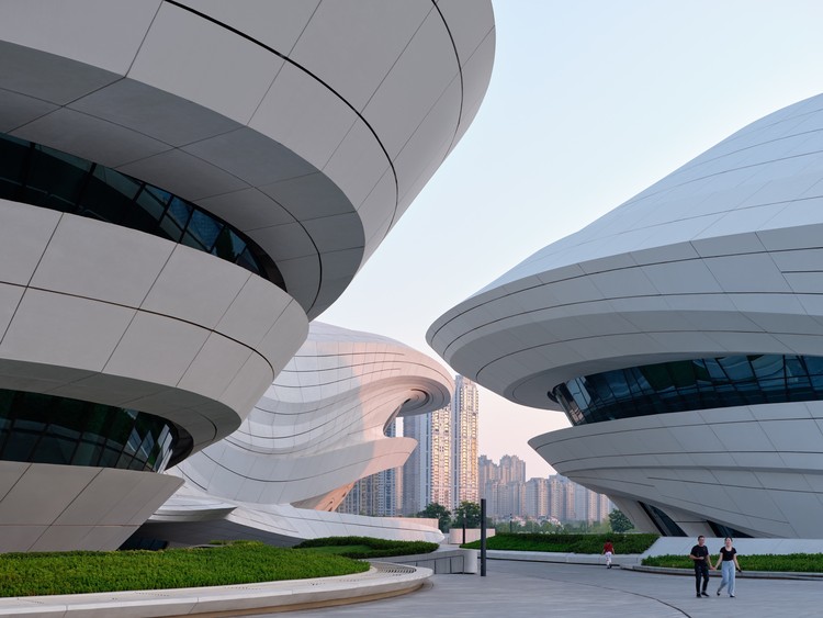 Changsha Meixihu International Culture and Art Centre / Zaha Hadid Architects - Facade