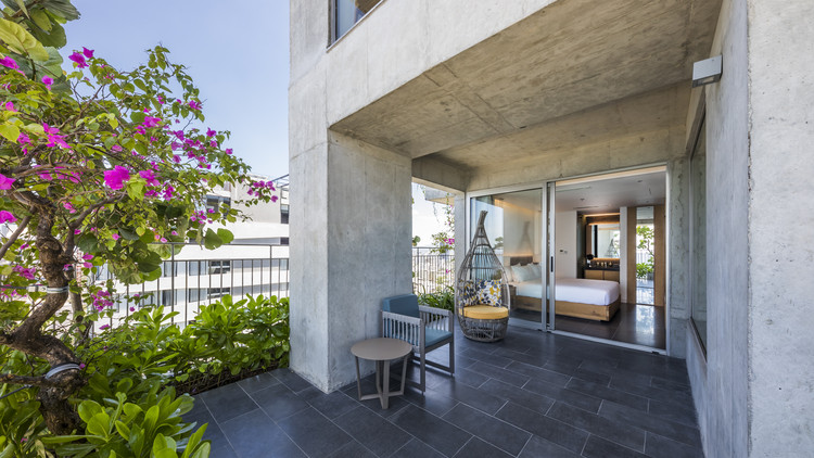 Chicland Hotel / VTN Architects - Table, Chair, Windows, Facade, Courtyard, Patio