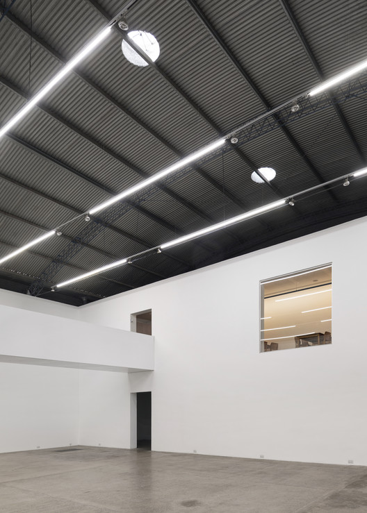 El Gran Vidrio Gallery Renovation / MMBB Arquitetos + Ben-Avid El Gran Vidrio Gallery Renovation / MMBB Arquitetos + Ben-Avid - Image 7 of 56