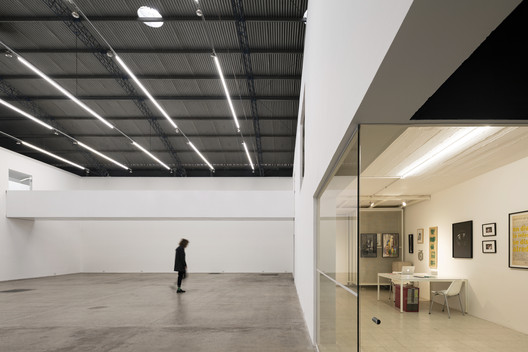 El Gran Vidrio Gallery Renovation / MMBB Arquitetos + Ben-Avid El Gran Vidrio Gallery Renovation / MMBB Arquitetos + Ben-Avid - Image 21 of 56