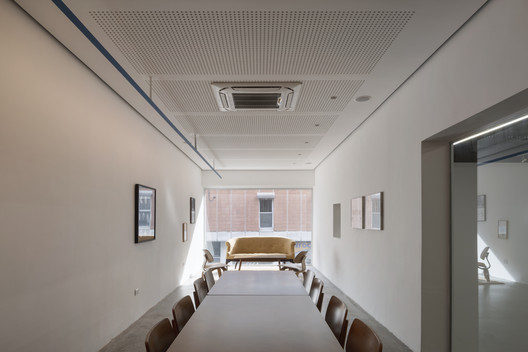 El Gran Vidrio Gallery Renovation / MMBB Arquitetos + Ben-Avid El Gran Vidrio Gallery Renovation / MMBB Arquitetos + Ben-Avid - Image 4 of 56