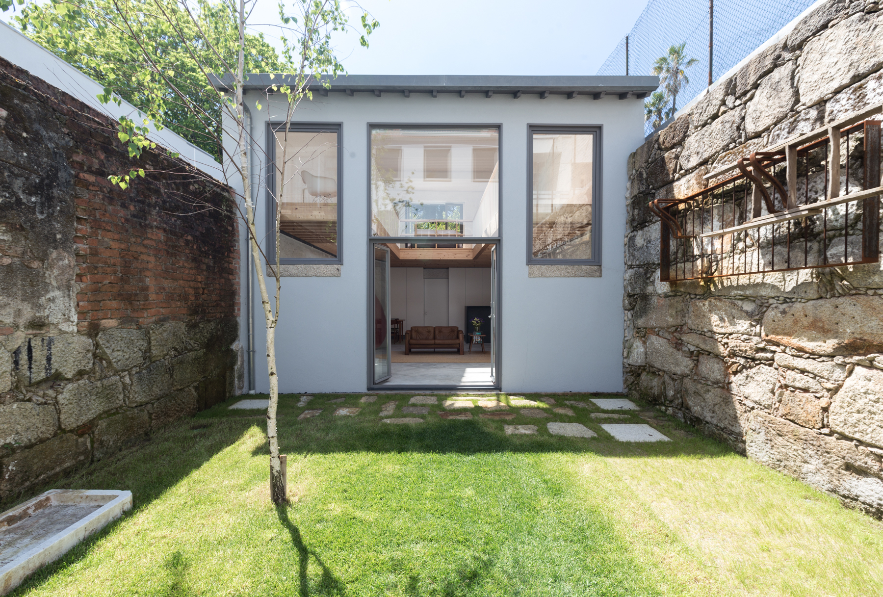 Gallery of LSC House / Alexandre Loureiro Architecture Studio - 26