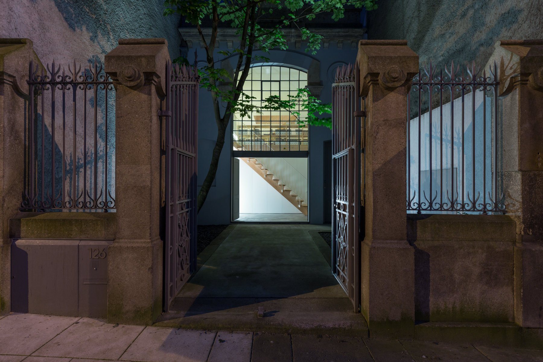 Gallery of LSC House / Alexandre Loureiro Architecture Studio - 21