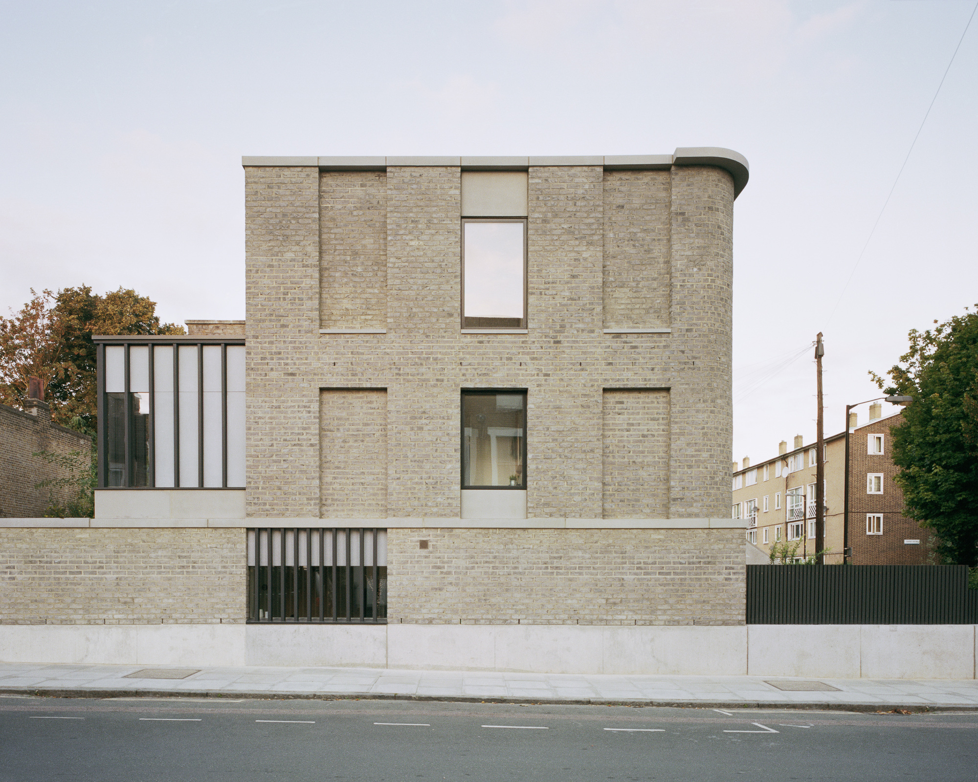 Gallery of Corner House / 31/44 Architects 4