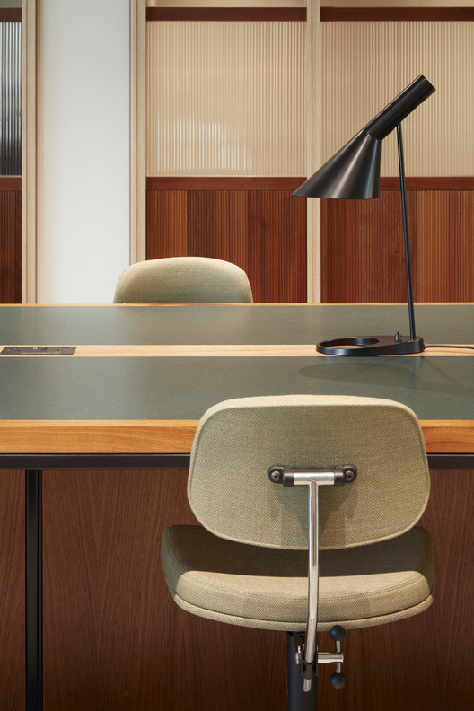 Office Group York House  / dMFK - Interior Photography, Table, Wood, Chair