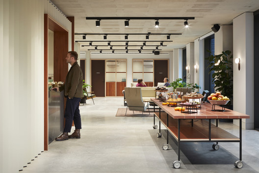 Office Group York House  / dMFK - Interior Photography, Table