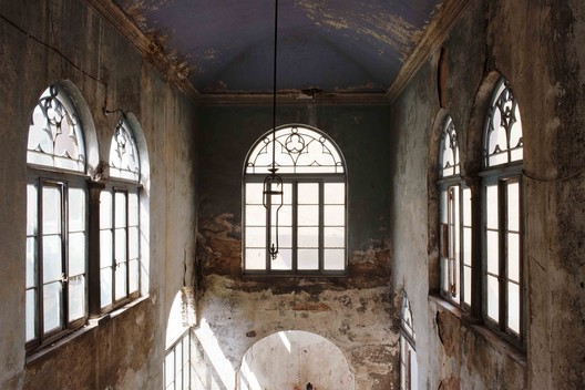 Annabel Karim Kassar Transforms 19th-century Structure into a Contemporary Family Home Annabel Karim Kassar Transforms 19th-century Structure into a Contemporary Family Home - Image 2 of 15
