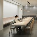 Hotel Cápsula Nine Hours / Naruse Inokuma Architects - Imagem 3 de 17