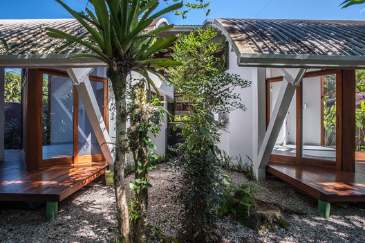 Itamambuca House / Vidal & Sant'Anna Itamambuca House / Vidal & Sant'Anna - Image 2 of 25