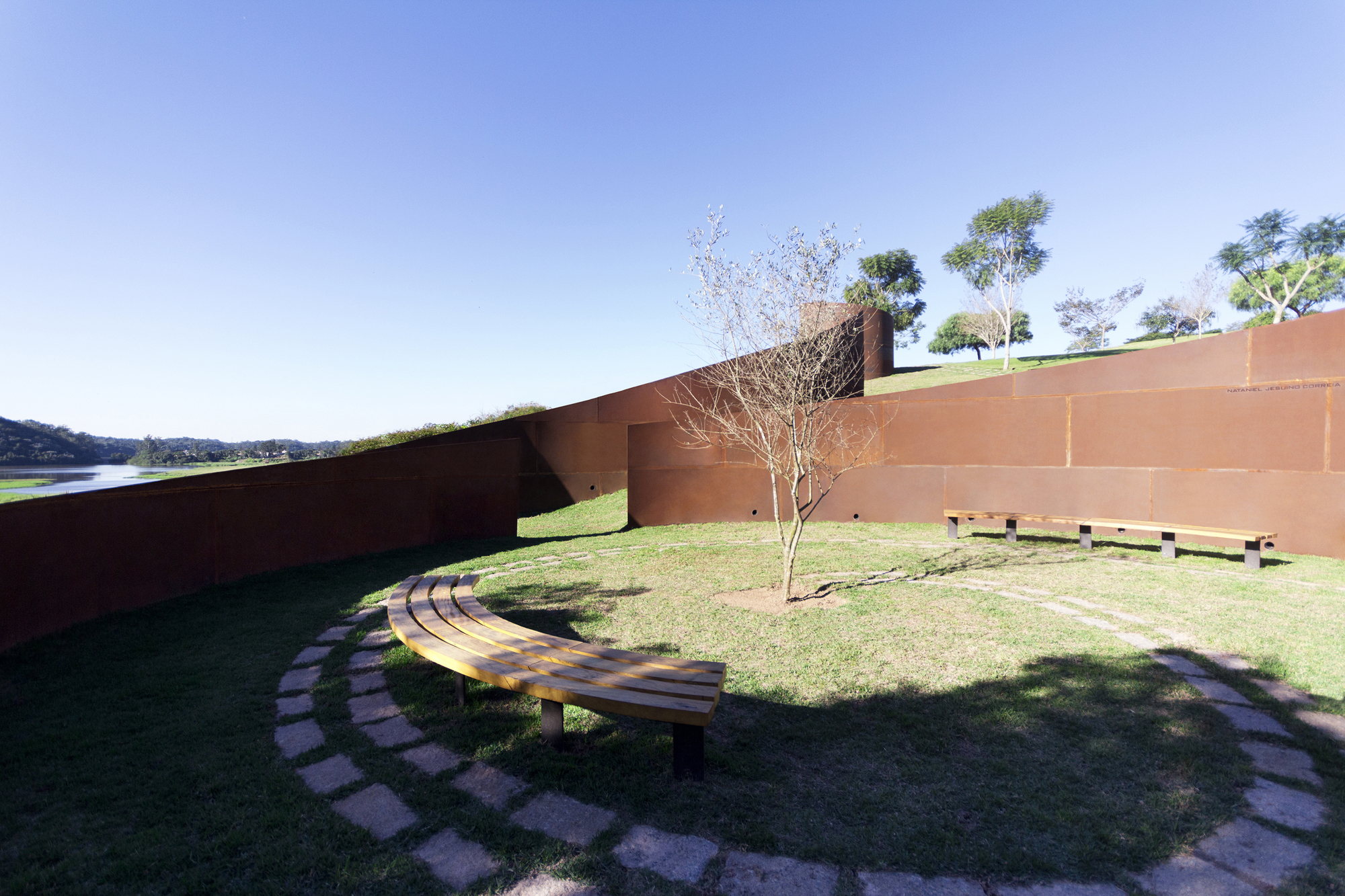 Galeria de Cemitério Memorial Parque das Cerejeiras / Crisa Santos