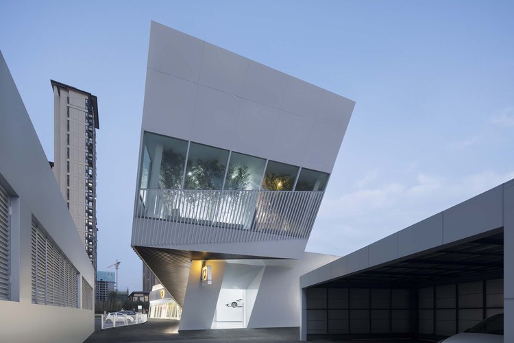 Lamborghini Exhibition Center / PMA - More Images