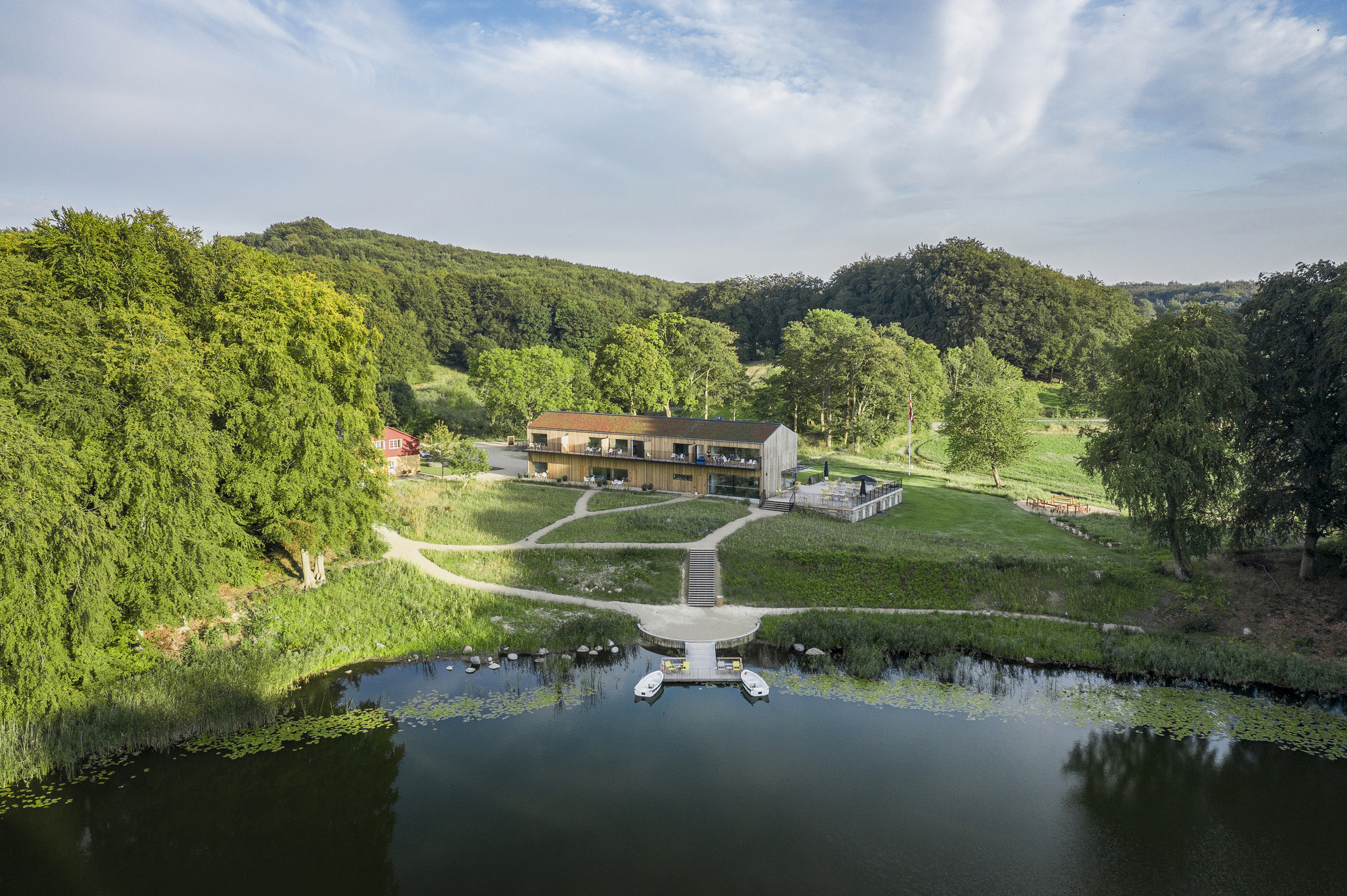 Galeria de Hotel Klintholm Gods Lake / PLH Arkitekter 8