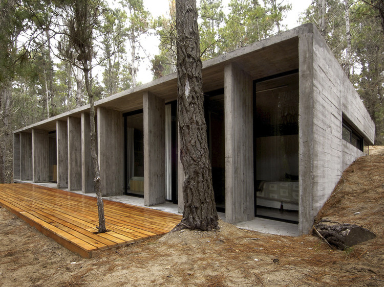 Exposed Concrete Houses in Argentina: 50 Projects and Their Floor Plans - Image 18 of 101