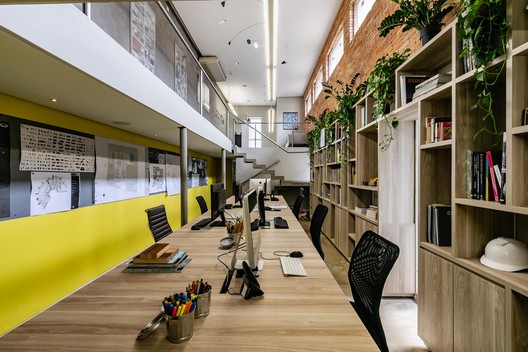 LP arquitetos Headquarters / Luiz Paulo Andrade Arquitetos - Image 2 of 19