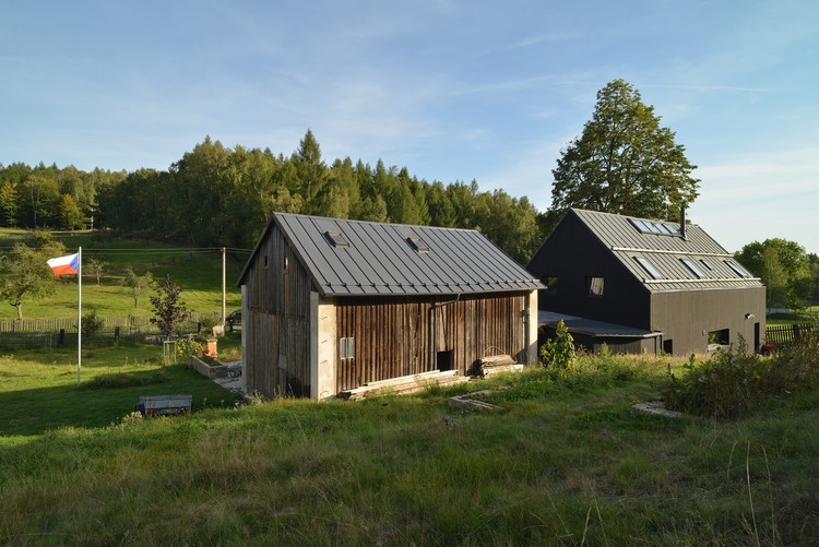 Family House Maxičky / 3+1 architekti - Casas