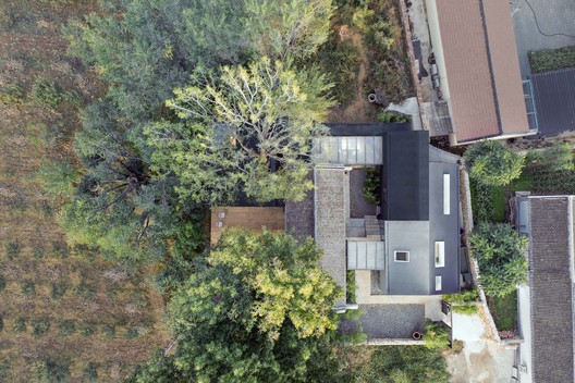 Yard under the Tree / Evolution Design Yard under the Tree / Evolution Design - Image 6 of 33