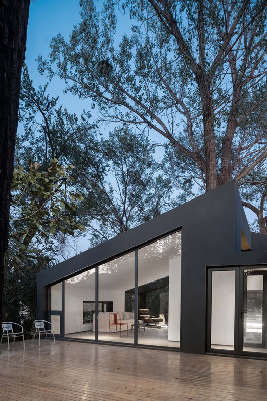 Yard under the Tree / Evolution Design Yard under the Tree / Evolution Design - Image 2 of 33