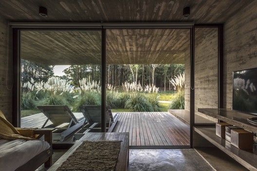 Concrete Benches: Furniture for Inside and Outside the Home Concrete Benches: Furniture for Inside and Outside the Home - Image 20 of 20