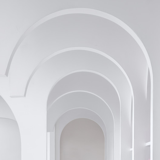 Librería Xinhua · Espacio Wormhole / Ray&Emilio Studio Librería Xinhua · Espacio Wormhole / Ray&Emilio Studio - Arco