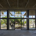 El Higuerón 公园社区发展中心 / AGENdA Agencia de Arquitectura + Dellekamp Schleich - 室内图, 社区中心
