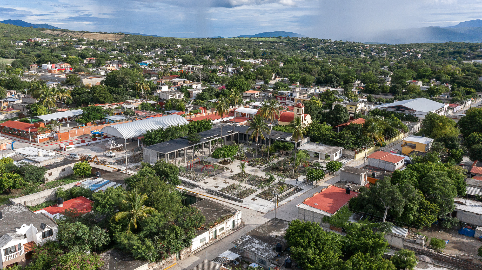Gallery of El Higuerón Community Center / AGENdA Agencia de