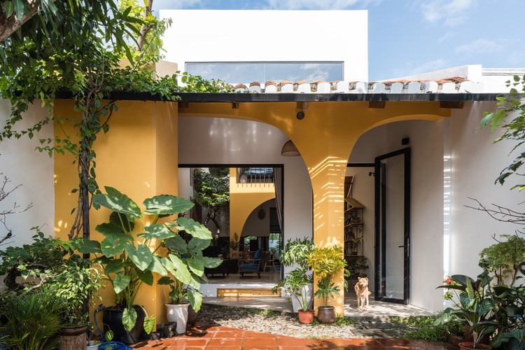 Casa KHE / K.A.N Studio - Fotografía exterior, Pilares, Patio interior