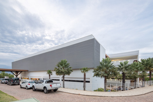 Unileão Educational Pavilions / Lins Arquitetos Associados Unileão Educational Pavilions / Lins Arquitetos Associados - Exterior Photography, Facade
