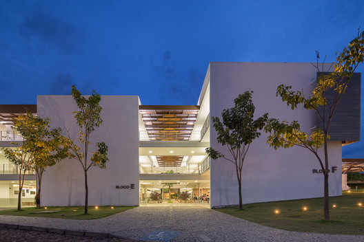 Unileão Educational Pavilions / Lins Arquitetos Associados Unileão Educational Pavilions / Lins Arquitetos Associados - Exterior Photography, Facade