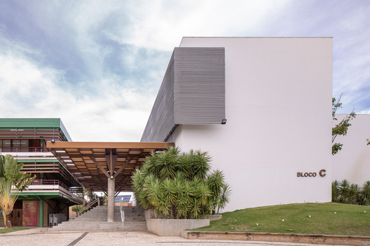 Unileão Educational Pavilions / Lins Arquitetos Associados Unileão Educational Pavilions / Lins Arquitetos Associados - Exterior Photography, Facade, Concrete