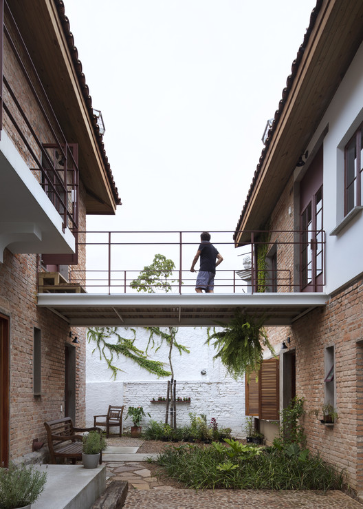 Casa Angatuba / messina | rivas Casa Angatuba / messina | rivas - Fotografía exterior, Escaleras, Ladrillo, Balcón