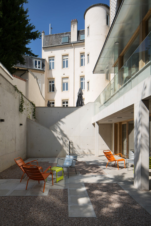 Ampliación y renovación de una escuela de doctorado / Agence Vulcano-Gibello - Fotografía interior, Concreto, Patio interior