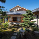 fuj00 - House in Tadotsu / Takashi Okuno & Associates: Nh&agrave; m&aacute;i Nhật đặc trưng thiết kế chữ L ấn tượng