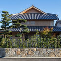 fuj01 - House in Tadotsu / Takashi Okuno & Associates: Nh&agrave; m&aacute;i Nhật đặc trưng thiết kế chữ L ấn tượng