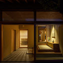 fuj72 - House in Tadotsu / Takashi Okuno & Associates: Nh&agrave; m&aacute;i Nhật đặc trưng thiết kế chữ L ấn tượng