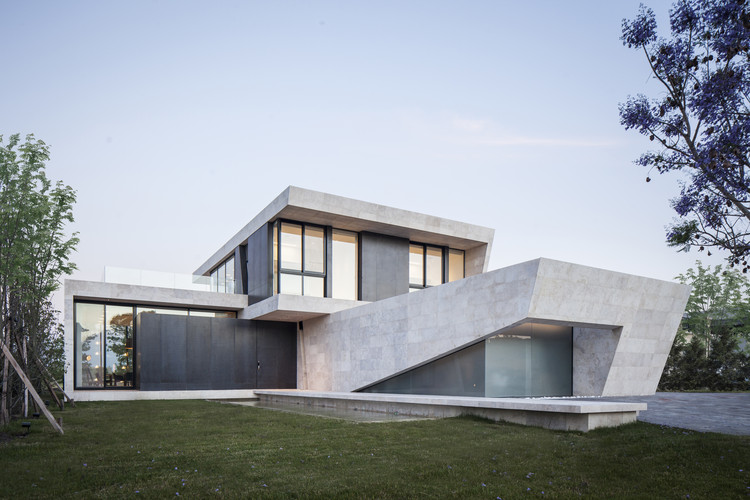 Casa marble / OON Architecture - Fotografía exterior, Ventanas, Fachada